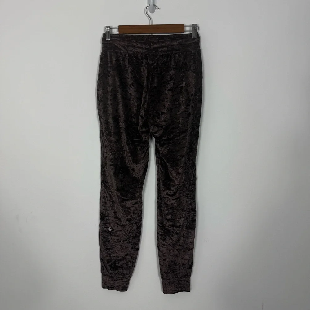 Lululemon Womens Size 4 Ready to Crush Jogger French Press